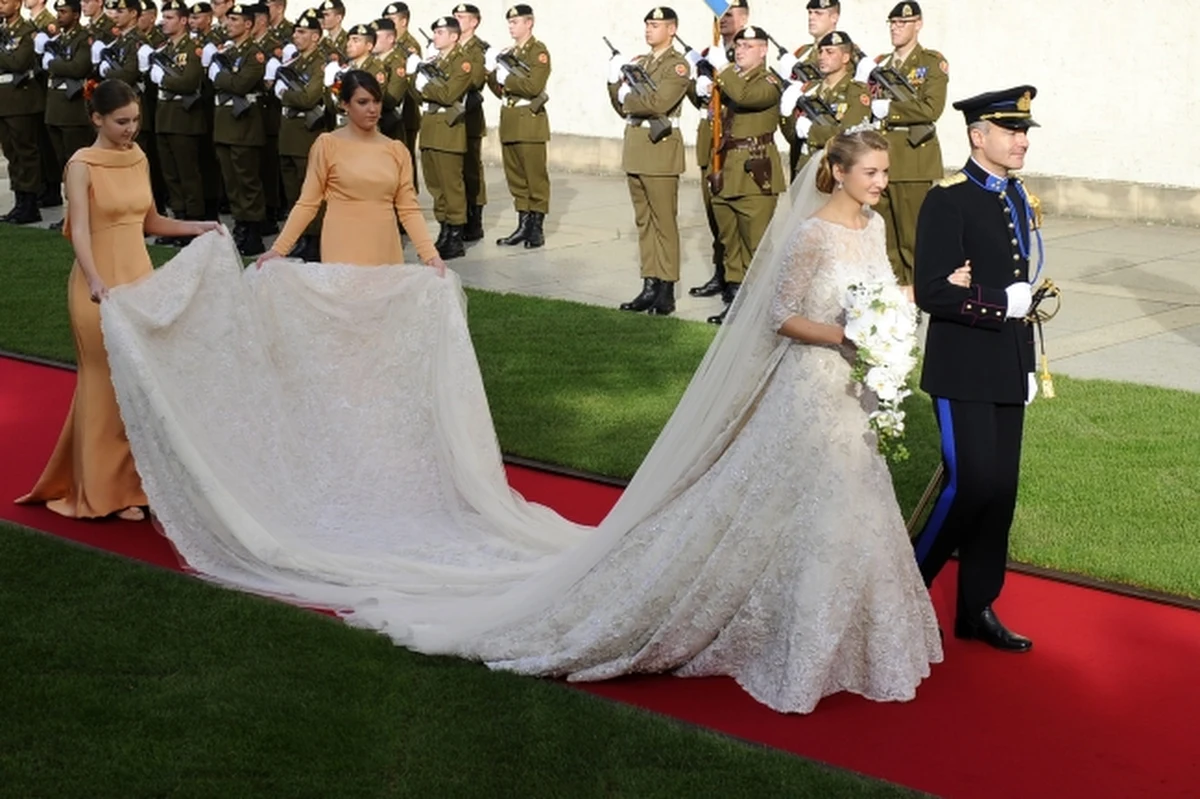 ​Następca luksemburskiego tronu książę Wilhelm i pochodząca z belgijskiej arystokracji Stephanie de Lannoy - powiedzieli sobie "tak" przed ołtarzem w katedrze w Luksemburgu. 