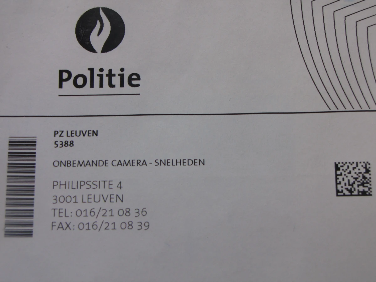 Kryzys zagląda w oczy belgijskim policjantom. Funkcjonariusze nie mają pieniędzy na znaczki, dlatego nie wysyłają mandatów. Piraci drogowi zacierają ręce i liczą na to, że ten stan będzie trwał jak najdłużej. 