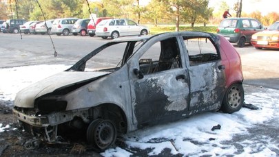 Płonące auta na wrocławskim Psim Polu. Wypadek czy podpalenie? [FILM]