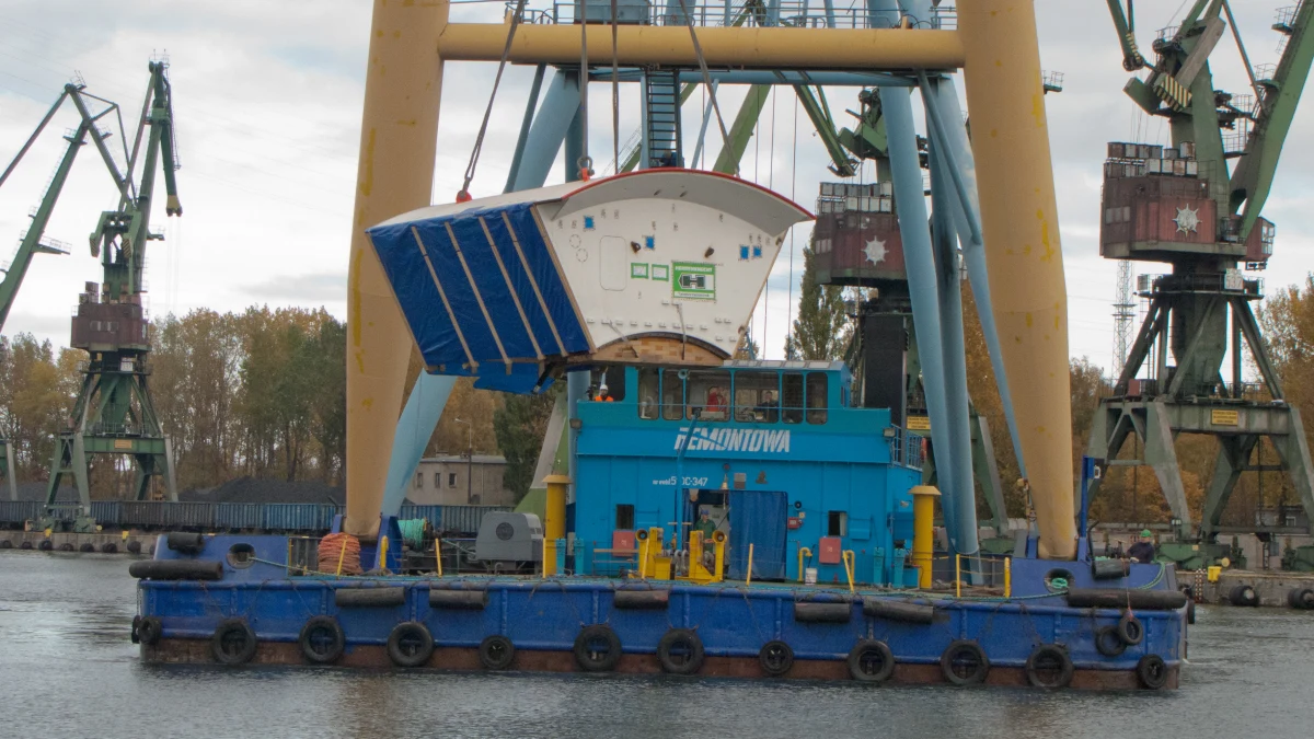 Nawet do jutra może potrwać skomplikowana operacja rozładowywania najcięższych elementów maszyny TBM, która wydrąży tunel pod Martwą Wisłą. Jej części przypłynęły do Gdańska w zeszłym tygodniu na statku z Rotterdamu.