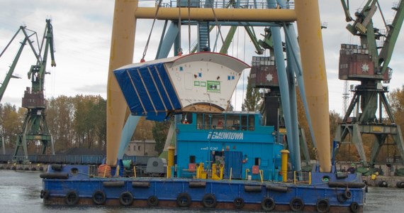 Nawet do jutra może potrwać skomplikowana operacja rozładowywania najcięższych elementów maszyny TBM, która wydrąży tunel pod Martwą Wisłą. Jej części przypłynęły do Gdańska w zeszłym tygodniu na statku z Rotterdamu.
