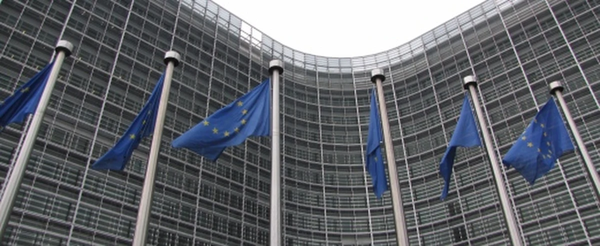 Komisja Europejska żąda 85 tysięcy euro dziennej kary dla Polski za niedostosowanie przepisów liberalizujących rynek elektryczności - dowiedziała się nieoficjalnie dziennikarka RMF FM Katarzyna Szymańska-Borginon. To już kolejna kara, której żąda Bruksela.