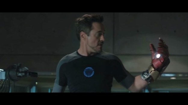 Robert Downey Jr. powraca  w roli miliardera i genialnego wynalazcy Tony’ego Starka w trzeciej części historii ze świata Marvela – "Iron Man 3". Świat Tony’ego Starka legł w gruzach w skutek podstępnych działań jednego z  jego najpotężniejszych wrogów. W poszukiwaniu zemsty Stark wyrusza w podróż, która wystawi na próbę siłę jego charakteru i ducha walki. Przyparty do muru, znów może polegać wyłącznie na swojej pomysłowości i instynkcie. Wkrótce odkrywa odpowiedź na od dawna nurtujące go pytanie: czy to zbroja czyni superbohatera?