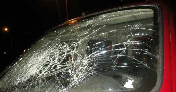 W Opolskiem kierowca pługopiaskarki w czasie odśnieżania uszkodził aż 17 samochodów. Kilka z nich ucierpiało do tego stopnia, że nie nadawały się do jazdy i trzeba było je odholować. Mężczyzna stanie przed sądem. 