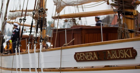 Gdańsk ma własny okręt flagowy. To STS Generał Zaruski, którego wrak kupiono 4 lata temu. Banderę dla okrętu, który będzie odbywał rejsy szkoleniowe przekazał dziś prezydent Bronisław Komorowski. 