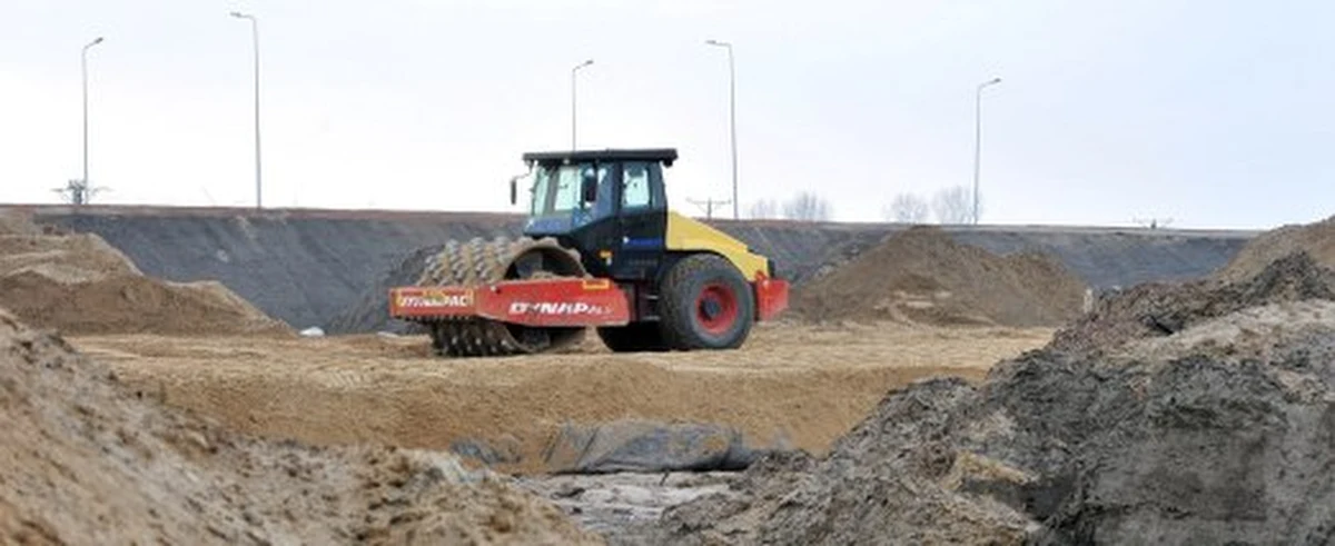 Tylko 16 spośród 100 wniosków podwykonawców autostrad A1 i A2 w Łódzkiem dotąd rozpatrzyła pozytywnie Generalna Dyrekcja Dróg Krajowych i Autostrad. Przedsiębiorcy zgłosili się do generalnej dyrekcji po wypłatę zaległych zobowiązań, bo główni wykonawcy nie płacili za wykonane prace małym firmom.