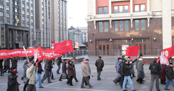 Już bez trybuny przed mauzoleum Lenina w Moskwie komuniści świętowali 95. rocznicę przewrotu bolszewickiego, przez nich nazywanego Wielką Rewolucją Październikową. Kilka tysięcy komunistów po raz pierwszy od lat przeszło przez centrum Moskwy - ulicą Twerską, na Plac Rewolucji niedaleko Kremla.