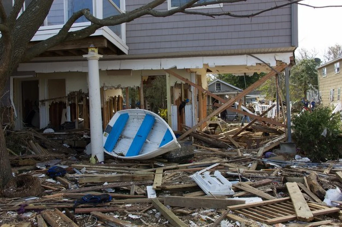 Kreml pomoże Nowemu Jorkowi. Rosyjskie władze wysyłają do miasta dotkniętego huraganem Sandy 50 ton pomocy humanitarnej - między innymi koce, przedmioty osobistego użytku, namioty i racje żywnościowe.