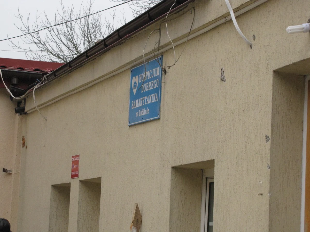 Brakuje pieniędzy na rozbudowę Hospicjum Dobrego Samarytanina. Z drobnych kwot udaje się pozyskać środki tylko na bieżącą działalność. Nie wiadomo, co stanie się z placówką po nowym roku. 