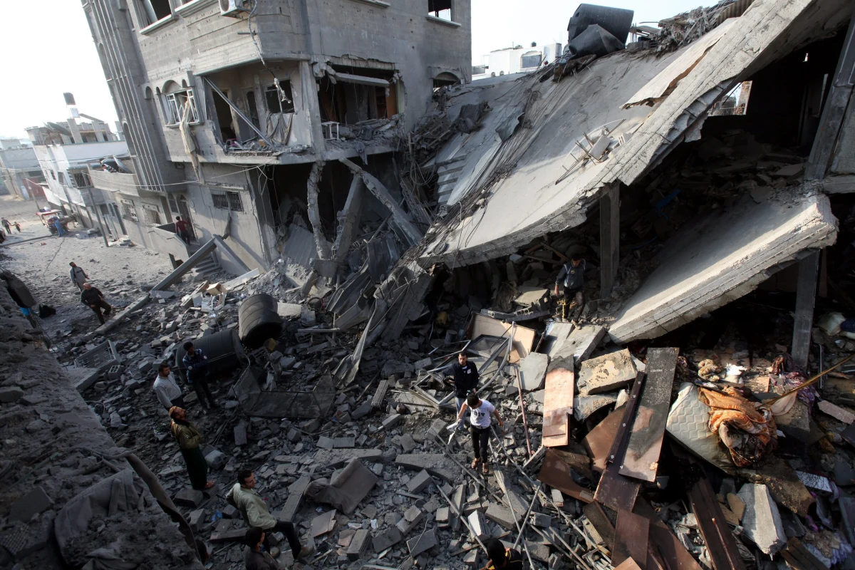 "Lądowa operacja wojskowa Izraela w Strefie Gazy spowoduje poważne podziały na arenie międzynarodowej" - ostrzega rosyjski "Kommiersant". Jednocześnie dziennik zakłada, że taka operacja jest praktycznie nie do uniknięcia.