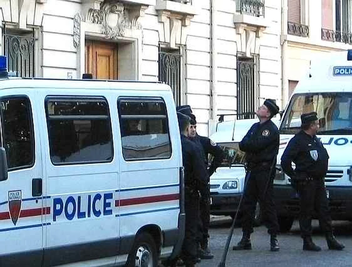 „Mroczny symbol kryzysu” - tak nadsekwańskie media określają rozpoczynający się we Francji proces zdesperowanych biznesmenów. Mężczyźni zaczęli stosować gangsterskie metody w celu ratowania bankrutującej firmy. Mogą trafić za kratki nawet na 15 lat.