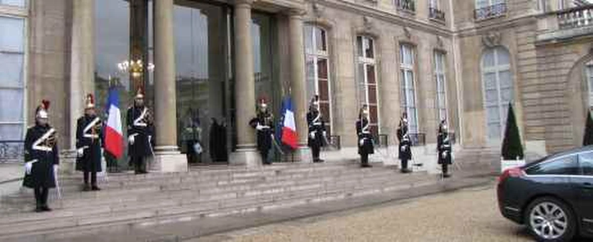 Międzynarodowa afera szpiegowska na najwyższym szczeblu wybuchła we Francji. Renomowany nadsekwański tygodnik "L’Express" twierdzi, że CIA wykradła tajne dokumenty z komputerów Pałacu Elizejskiego i podsłuchiwała najbliższych współpracowników francuskiego prezydenta.