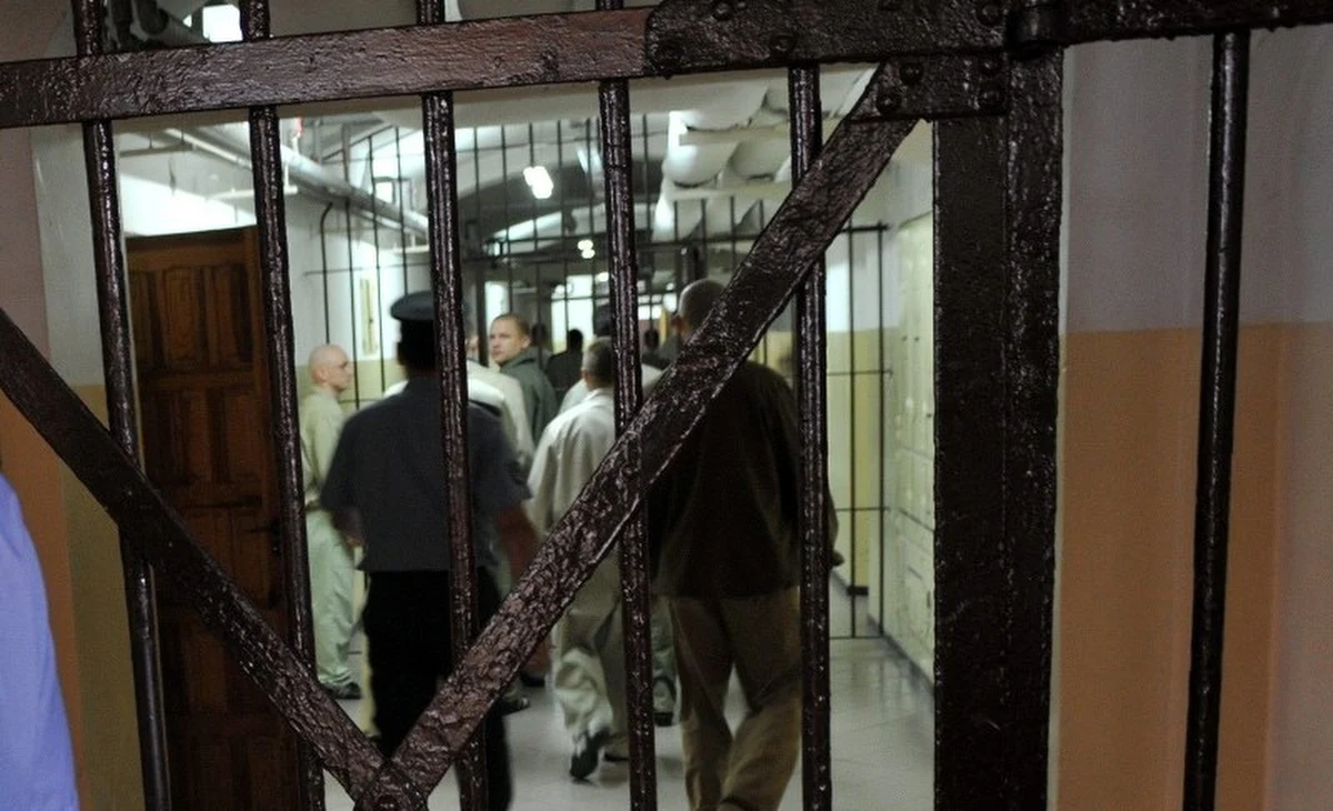 W Holandii liczba więźniów spada najszybciej ze wszystkich krajów Europy. Kraj postanowił więc zamknąć część zakładów karnych. Nie podoba się to... Belgom, którzy - w związku z przepełnieniem własnych więzień - od pewnego czasu zsyłali swoich skazańców do świecących pustkami placówek sąsiada.