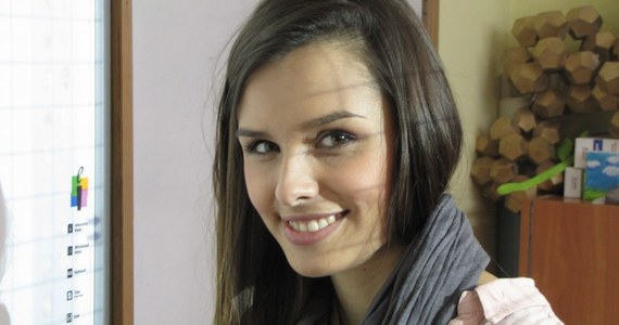 Do Szczecina powróciła nowo wybrana Miss Świata Nastolatek. 18-letnia Weronika Szmajdzińska przygotowuje się do matury, dlatego pierwszego dnia po powrocie do kraju zjawiła się w szkole, na lekcji matematyki. Weronika wygrała wybory Miss Global Teen. Jest pierwszą Polką, która zdobyła koronę najpiękniejszej nastolatki na świecie. 