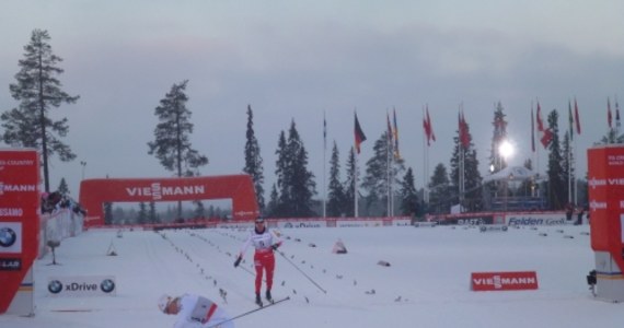 0,1 sekundy zabrakło Justynie Kowalczyk, by awansować do finału biegu sprinterskiego techniką klasyczną w zawodach Pucharu Świata w fińskim Kuusamo. Polka w swoim półfinale zajęła trzecie miejsce i została ostatecznie sklasyfikowana na 7. pozycji. Zwyciężyła Norweżka Marit Bjoergen.