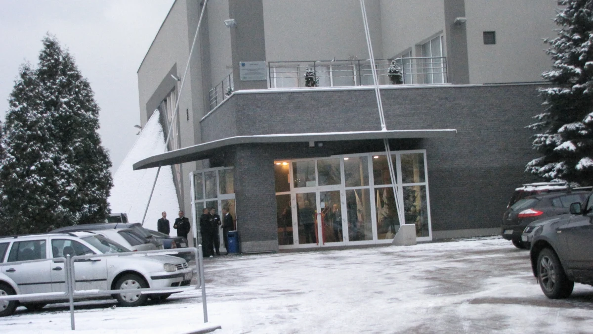 Górnicy z Bierunia zorganizowali sobie karczmę barbórkową w hali sportowej przylegającej do budynku miejscowego liceum i gimnazjum. Zakrapiana impreza w takim miejscu może dziwić. Tym bardziej, że nikt nie skonsultował tego pomysłu z władzami obu placówek. 