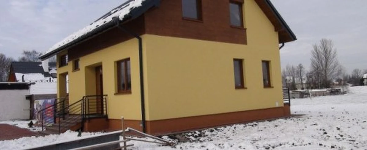 Półtora roku po katastrofie cessny w Nowej Hucie dwie rodziny Nowaków odzyskały dach nad głową. Dzięki hojności mieszkańców Krakowa udało się wybudować nowe domy. Zamieszka w nich 18 osób. 