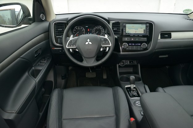 Mitsubishi Outlander 2.0 4WD CVT Instyle Navi test