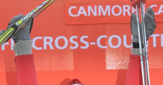 Justyna Kowalczyk stanie dziś przed szansą objęcia prowadzenia w klasyfikacji generalnej narciarskiego Pucharu Świata. Jeśli w sprincie zajmie co najmniej drugie miejsce, odbierze żółty plastron liderki nieobecnej w kanadyjskim Canmore Norweżce Marit Bjoergen.