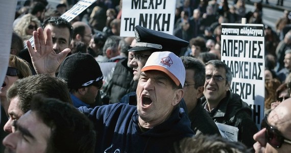 Przedstawiciele stowarzyszeń antyrasistowskich z 20 krajów Europy oraz greckich partii politycznych zorganizowali w centrum Aten w demonstrację pod hasłem "Powstrzymać neonazistów!". Na czele demonstracji, której uczestnicy przeszli spod gmachu parlamentu w pobliże Akropolu, niesiono wielki transparent z napisem: "Europa przeciwko neonazizmowi".