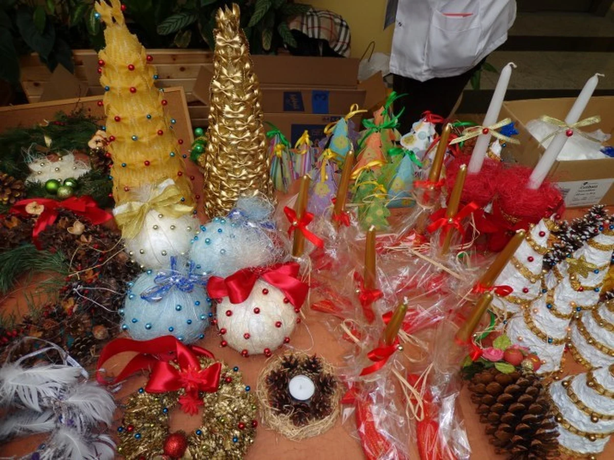 W szpitalu zdroje odbył się wyjątkowy kiermasz świąteczny. W czasie jego trwania sprzedano ozdoby choinkowe za ponad 1600 złotych. Wszystkie przygotowali pacjenci oddziałów psychiatrycznych.