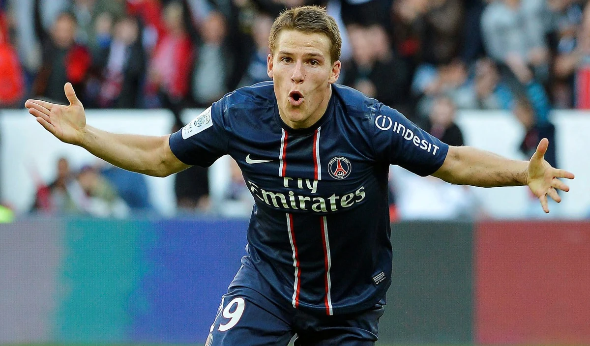 Borussia Dortmund wzięła na cel napastnika Paris Saint-Germain, Kevina Gameiro, informują francuskie i włoskie media. Jego transfer byłby uzależniony od przyszłości Roberta Lewandowskiego.