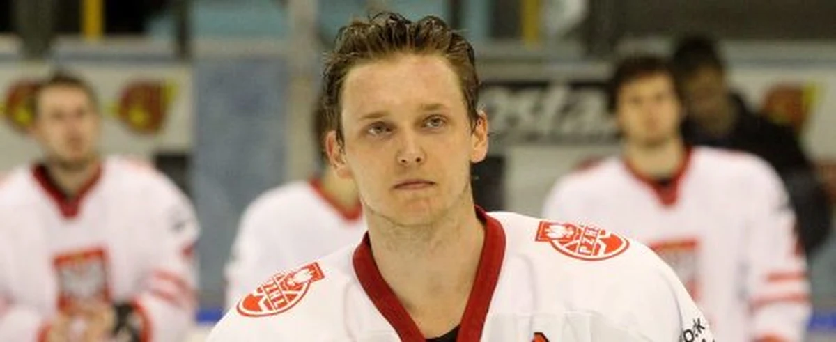 "Wyniki w challenge’ach oczywiście cieszą, ale są mniej istotne. Dla nas najważniejsza jest jakość gry, postęp, jaki sami widzimy. To jest budujące" - mówi dziennikarce RMF FM Edycie Bieńczak Marcin Kolusz, kapitan hokejowej reprezentacji Polski, która zajęła 2. miejsce w turnieju Euro Ice Hockey Challenge w Rumunii. "Bardzo cieszę się z awansu reprezentacji do lat 20 do Dywizji IA. Czekamy, aż ci młodzi zaczną przechodzić do seniorów i motywować nas do cięższej pracy. Taka zdrowa rywalizacja na pewno wyjdzie nam na dobre" - dodaje.