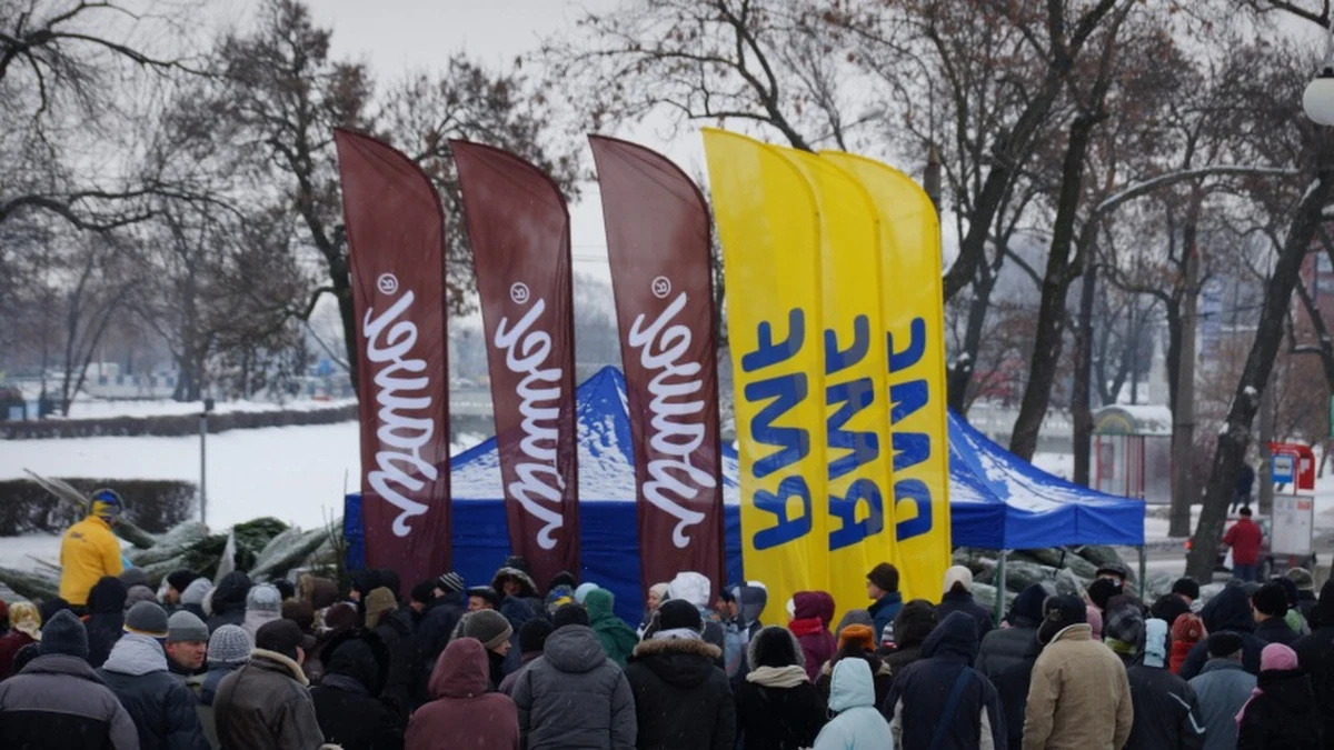 Kolejne choinki pod choinkę od RMF FM trafiły dziś do naszych słuchaczy. Tym razem, by otrzymać pachnące drzewko, wystarczyło przyjść na Aleje Zygmuntowskie w Lublinie, przed Halę MOSiR. Najodważniejsi mogli również wziąć udział w naszym kolędowym karaoke. Najlepszy głos wygra i otrzyma wyjątkową nagrodę - występ na antenie RMF FM!