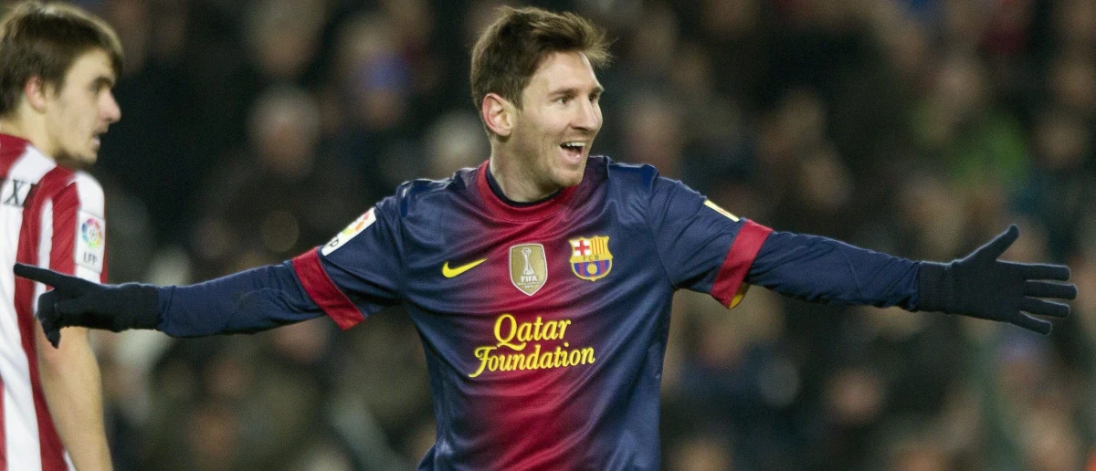 Argentyński piłkarz Lionel Messi przedłużył do 2018 roku kontrakt z Barceloną - poinformował w klub. Ponadto nowe umowy podpisali Xavi Hernandez i Carles Puyol. "Ci trzej zawodnicy tworzą filar naszego zespołu, najlepszej drużyny w historii klubu. To, że oni z nami zostają, jest wspaniałą wiadomością, o której wszyscy marzyliśmy" - powiedział rzecznik prasowy zespołu.