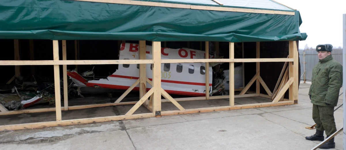 Przygotowując piątkowy szczyt UE-Rosja, unijna dyplomacja nie zapowiada rozmów na temat zwrotu wraku Tu-154M do Polski - powiedział w środę ambasador Rosji przy UE. O poruszenie sprawy na szczycie zabiegał wcześniej minister spraw zagranicznych Radosław Sikorski.