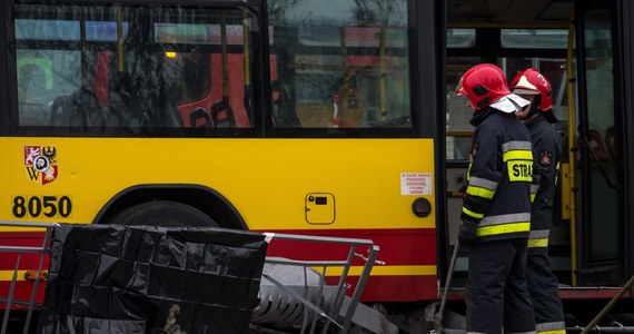 Kierowca autobusu, który wjechał wczoraj w przystanek w centrum Wrocławia, był trzeźwy. W wypadku zginęła jedna osoba, a kilka innych zostało rannych. Wrocławska prokuratura wszczęła już śledztwo w tej sprawie.
