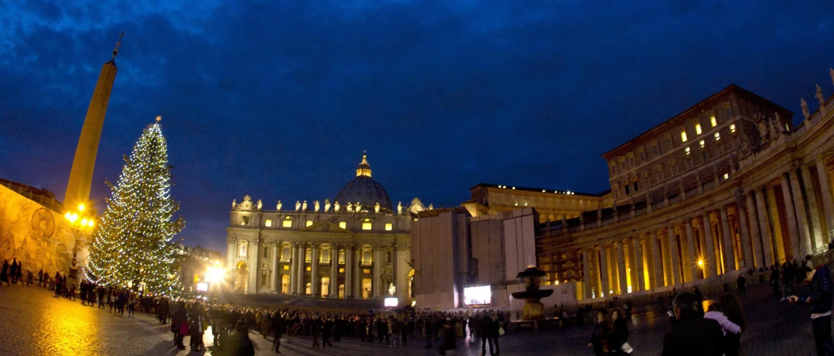 Mija 30 lat, odkąd po raz pierwszy na Placu świętego Piotra ustawiono z inicjatywy Jana Pawła II świąteczną choinkę. Teraz bez niej trudno sobie wyobrazić Watykan w Boże Narodzenie, chociaż na początku ten pomysł polskiego papieża był wręcz... krytykowany. 