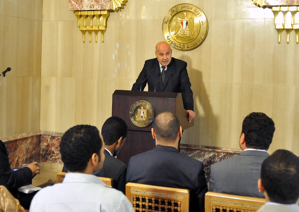 Wiceprezydent Egiptu Mahmud Mekki podał się do dymisji. Poinformował, że chciał zrezygnować już w ubiegłym miesiącu, ale został na stanowisku, żeby pomóc prezydentowi Mohammedowi Mursiemu opanować kryzys polityczny.