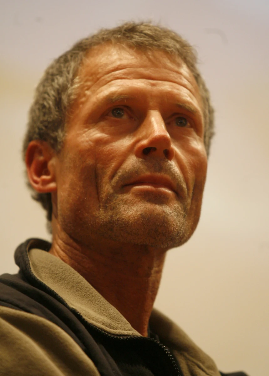 „Spędzając święta w górach staramy się przywołać przynajmniej namiastkę tego nastroju, który jest w domu” – mówi w rozmowie z RMF FM Ryszard Pawłowski, himalaista i uczestnik wielu zimowych wyprawy w góry całego świata. Jak dodaje, w obchody świąt w bazie włączają się także miejscowi Szerpowie. „Staramy się w jakiś sposób to pogodzić, no i wspólnie cieszyć się razem z nimi” – opowiada Pawłowski.