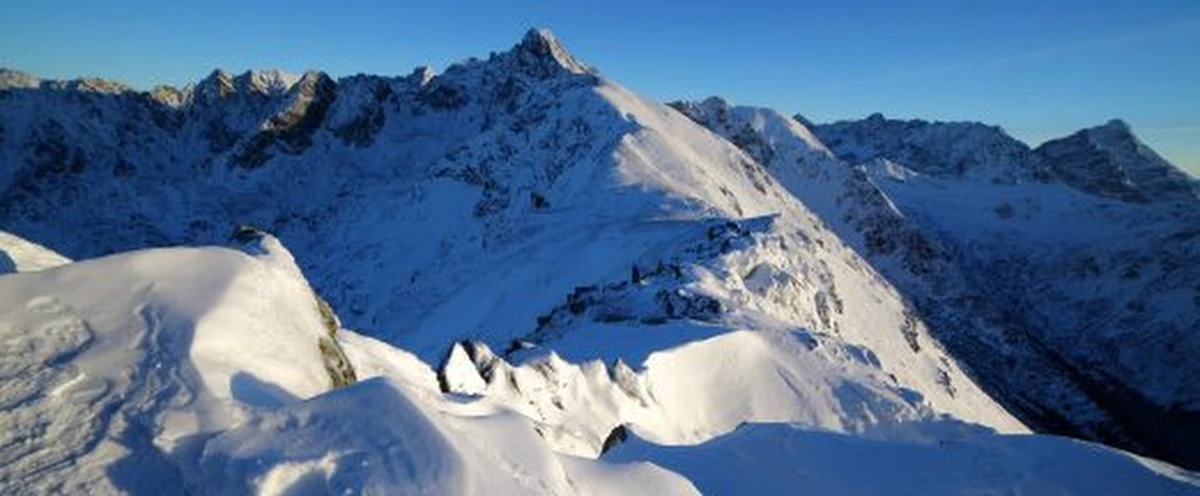 Odwilż dotarła w Tatry. Zaczął wiać silny wiatr halny i nawet na szczycie Kasprowego Wierchu temperatura wzrosła powyżej zera.