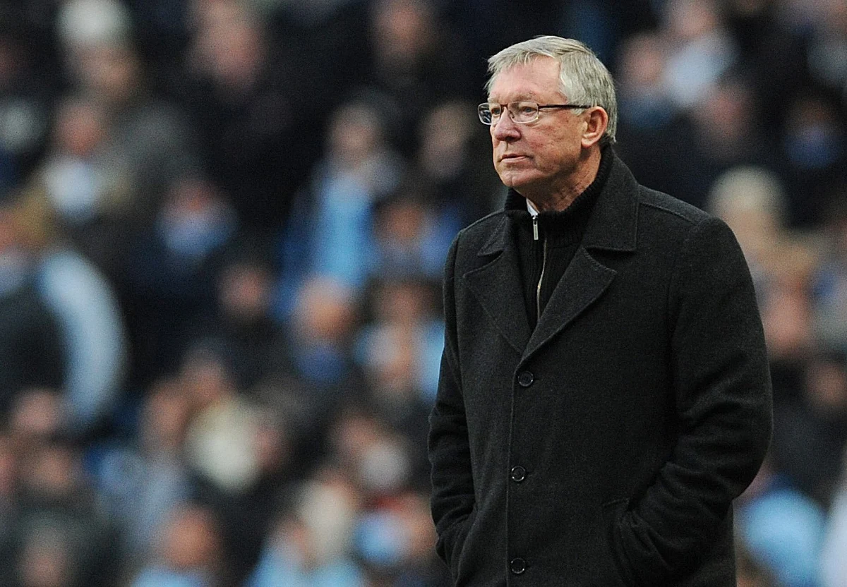 Trener Manchesteru United sir Alex Ferguson jest bardzo zadowolony z gry Robina van Persiego. Porównał Holendra do Erica Cantony - słynnego w przeszłości piłkarza z Old Trafford. Stwierdził też, że jego przejście do Manchesteru było świątecznym prezentem, który trafił do klubu na długo przed Wigilią. 