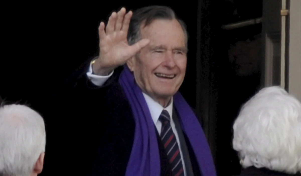 Były prezydent Stanów Zjednoczonych George H. W. Bush spędzi święta Bożego Narodzenia w szpitalu. Po utrzymującym się od miesiąca kaszlu pojawiła się u niego gorączka i osłabienie - poinformował rzecznik niegdysiejszego przywódcy Ameryki.