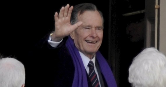 Były prezydent Stanów Zjednoczonych George H. W. Bush spędzi święta Bożego Narodzenia w szpitalu. Po utrzymującym się od miesiąca kaszlu pojawiła się u niego gorączka i osłabienie - poinformował rzecznik niegdysiejszego przywódcy Ameryki.