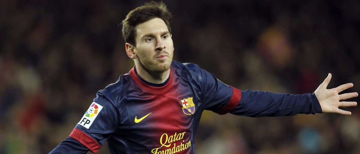 Prowadząca w piłkarskiej ekstraklasie Hiszpanii Barcelona poniosła pierwszą w tym sezonie porażkę. Przegrała na wyjeździe z Realem Sociedad San Sebastian 2:3 - chociaż po 25 minutach prowadziła 2:0.