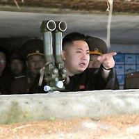 Przejęcie władzy w Korei Północnej przez Kim Dzong Una i wystrzelenie przez kraj rakiety dalekiego zasięgu