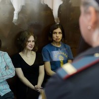 Więzienie dla członkiń feministycznej grupy Pussy Riot, protestujących przeciwko powrotowi na Kreml Władimira Putina