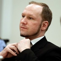 Wyrok 21 lat więzenia dla Andersa Breivika, który rok temu zabił w Norwegii 77 osób