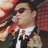 Ponad miliard odsłon w serwisie YouTube singla "Gangnam Style" w wykonaniu południowokoreańskiego artysty PSY