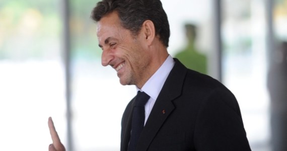 Wbrew wcześniejszym zapowiedziom, Nicolas Sarkozy zapowiedział powrót na francuską scenę polityczną. Były prezydent reaktywował swoją internetową stronę wyborczą pod nazwą: „Silna Francja". Po raz pierwszy - od czasu porażki w tegorocznym wyścigu do Pałacu Elizejskiego - zamieścił na niej nowe wpisy.