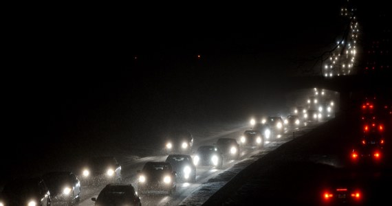 Potężne burze śnieżne sparaliżowały północno-wschodnie i środkowe rejony Stanów Zjednoczonych. Spowodowały śmierć co najmniej 5 osób i zakłóciły powroty Amerykanów do domów po świętach Bożego Narodzenia. Z kolei rzadkie o tej porze roku tornada i trąby powietrzne nawiedziły stany południowe i wybrzeża Zatoki Meksykańskiej.