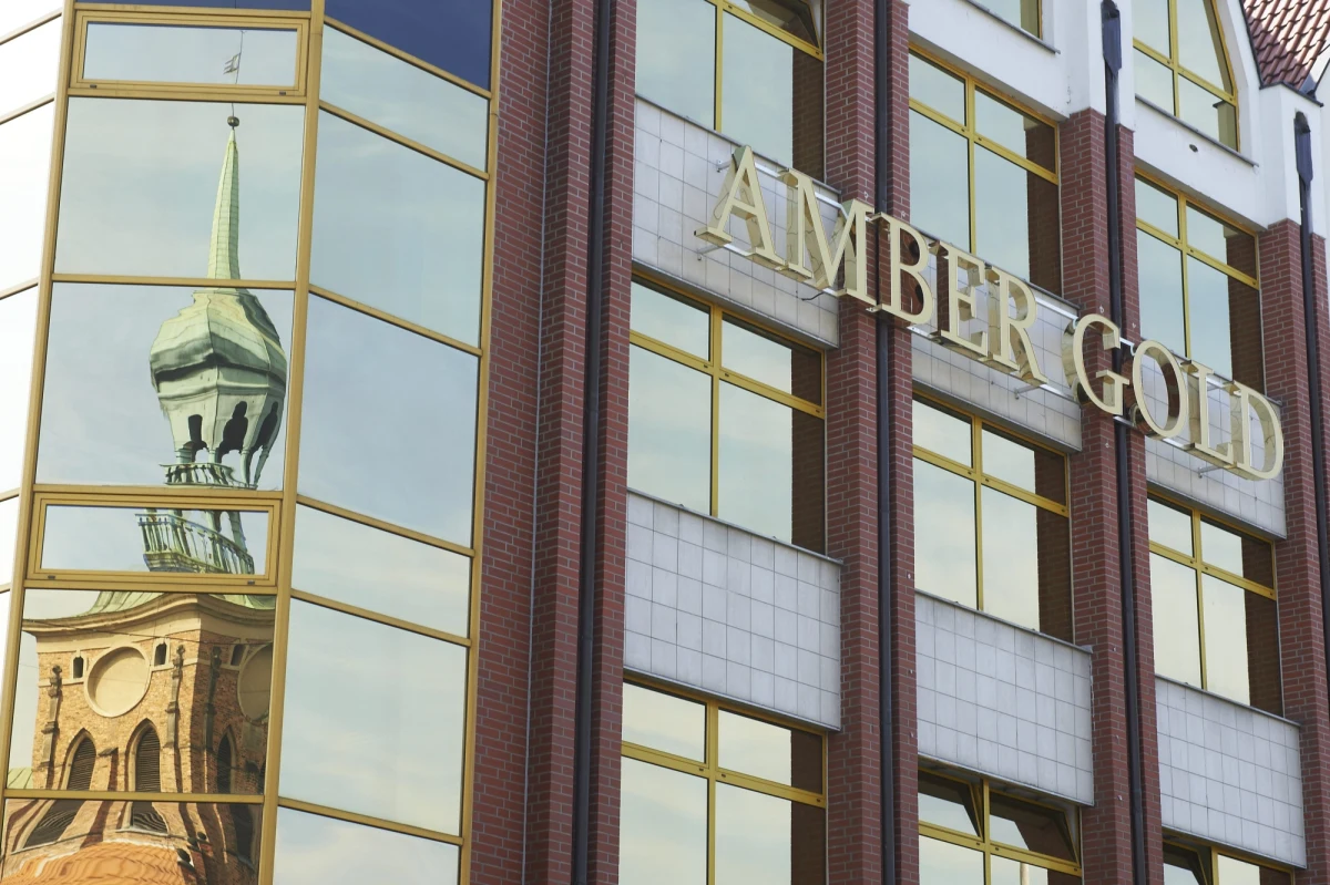 O północy mija termin zgłoszenia przez wierzycieli Amber Gold swoich wierzytelności do sędziego komisarza w sądzie w Gdańsku. Do 20 grudnia w Sądzie Rejonowym Gdańsk Północ przyjęto ponad 10 tysięcy zgłoszeń. Kolejnych kilkaset czeka na rejestrację.