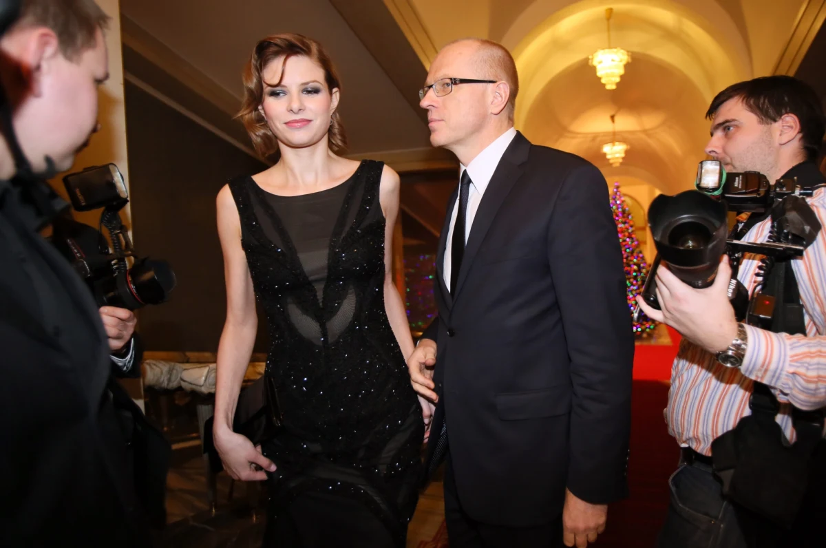 Zawieszony kilka dni temu w obowiązkach prezesa GPW Ludwik Sobolewski broni się przed zarzutami o wspieranie produkcji filmu z jego partnerką w obsadzie; przekonuje, że giełda nie uczestniczyła w finansowym wsparciu projektu, a on sam nie naruszył zasad etyki zawodowej. "Nie dopuściłem się zachowania, które nosiłoby znamiona nacisku, niedozwolonej presji, obietnicy preferencyjnego traktowania czy groźby dyskryminacji" - napisał w oświadczeniu.