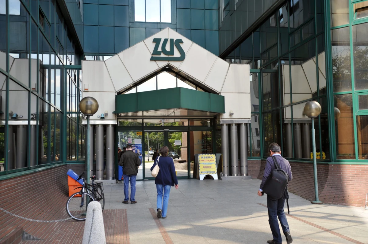 Pół miliona byłych i czynnych przedsiębiorców będzie mogło od połowy stycznia skorzystać z umorzenia składek na ZUS za okres od 1 stycznia do 28 lutego 2009 roku - czytamy w "Dzienniku Polskim". Zawdzięczają to ustawie abolicyjnej. Bez wyroku sądu na zwrot pieniędzy nie mogą jednak liczyć ci, którzy spłacili dług wobec ZUS przed uchwaleniem abolicji.