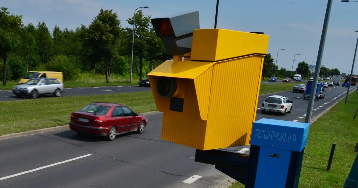 Do kasy państwa wpłynęło w tym roku z mandatów z fotoradarów zaledwie… 3,5 procent sumy, jakiej spodziewało się Ministerstwo Finansów. Resort nie zamierza jednak obniżyć prognoz dochodów. Zrobił to w tym roku raz, zmniejszając planowane wpływy z 1,2 miliarda złotych do 850 milionów.