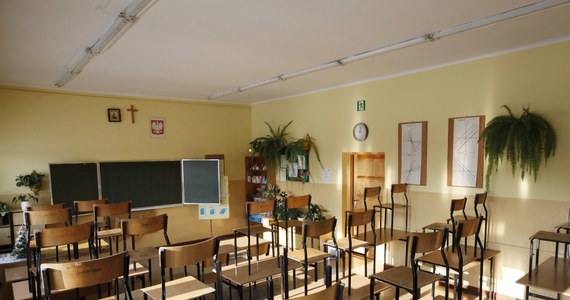 Władze Krakowa planują przeprowadzić w przyszłym roku restrukturyzację 14 szkół, z czego dziewięć ma być zlikwidowanych. Zmiany opracowane przez Wydział Edukacji Urzędu Miasta do końca lutego muszą przyjąć radni, aby zaczęły obowiązywać od 1 września przyszłego roku.